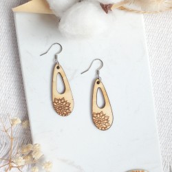 Boucles d'oreilles en bois vernies